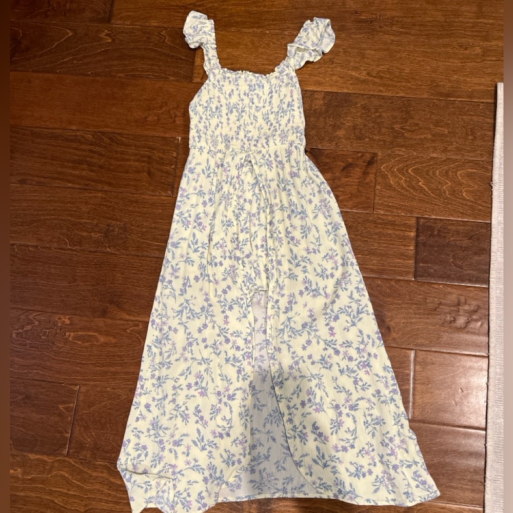 Girls romper dress. Size (M)